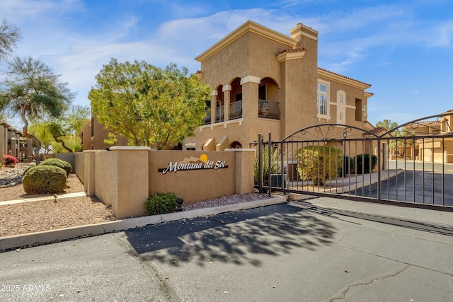 view of front of property