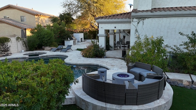 view of yard featuring an outdoor fire pit, a patio area, fence, an in ground hot tub, and an outdoor pool