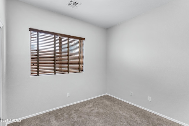 unfurnished room featuring carpet floors