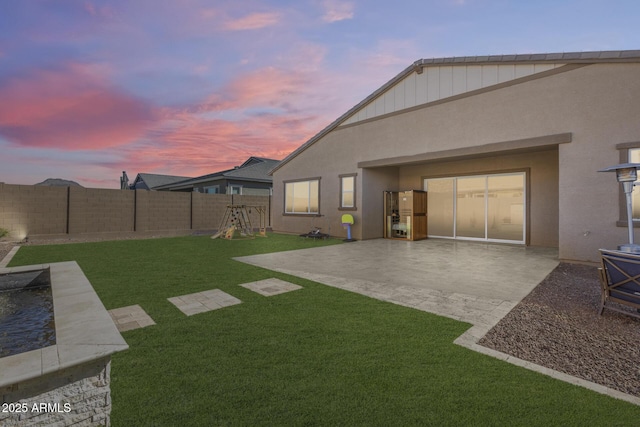 7694 W Desert Spoon Dr, Peoria, AZ 85383 - view of yard with a patio area
