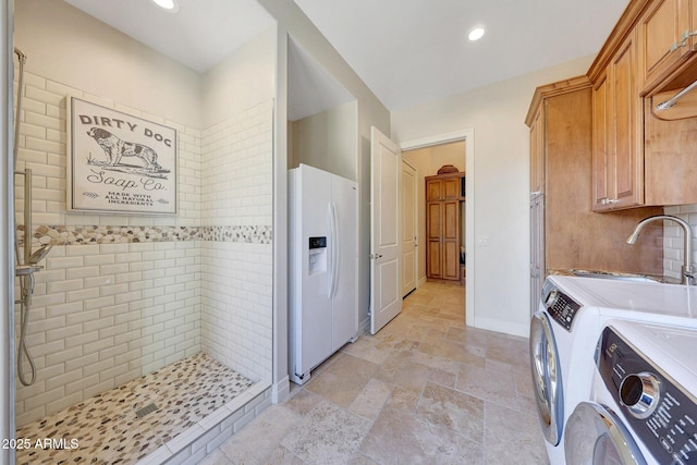 clothes washing area with washer / clothes dryer