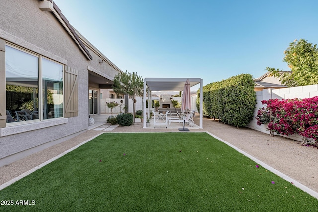 view of yard featuring a patio area