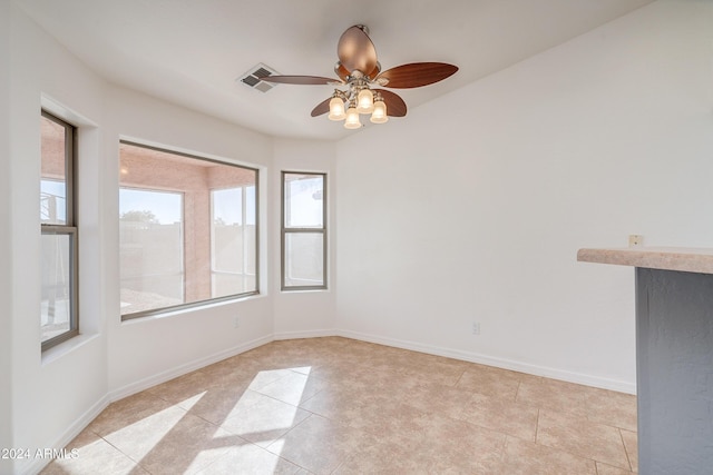 empty room featuring ceiling fan