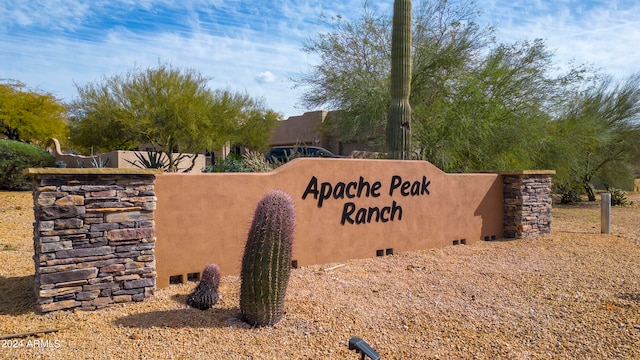 view of community / neighborhood sign