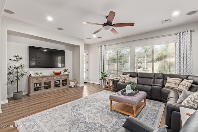living area featuring visible vents, baseboards, recessed lighting, wood finished floors, and a ceiling fan