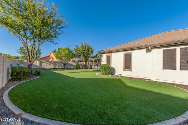 view of yard featuring a fenced backyard