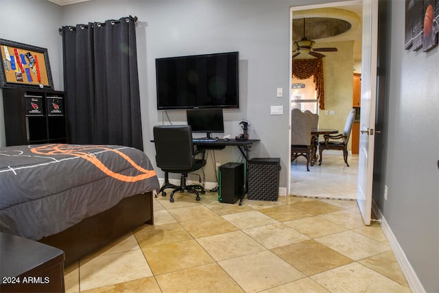 bedroom with ceiling fan