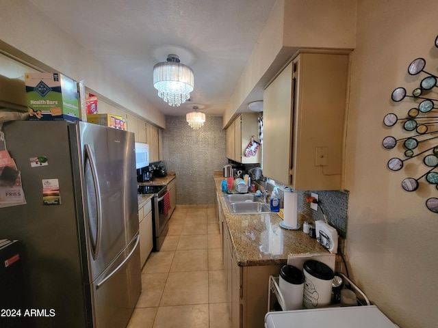 kitchen featuring stainless steel appliances, an inviting chandelier, sink, backsplash, and light tile patterned floors