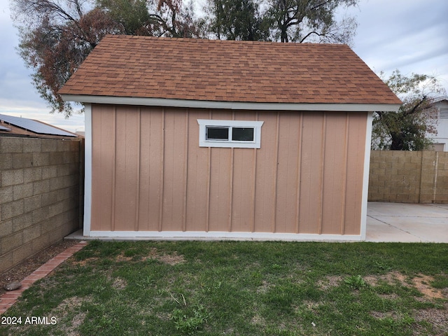 view of shed / structure with a yard