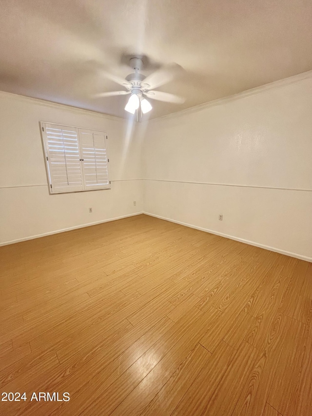 unfurnished room with crown molding, light hardwood / wood-style floors, and ceiling fan