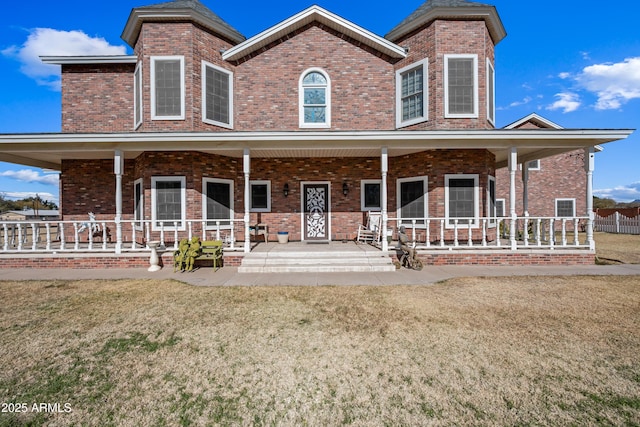 view of front of property featuring a front lawn and a porch