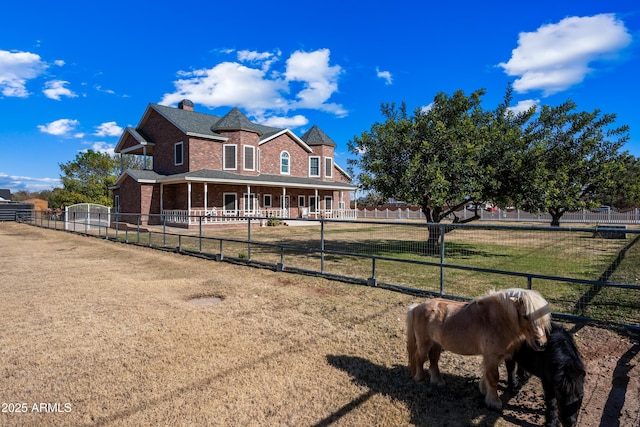 view of front of house featuring a front lawn