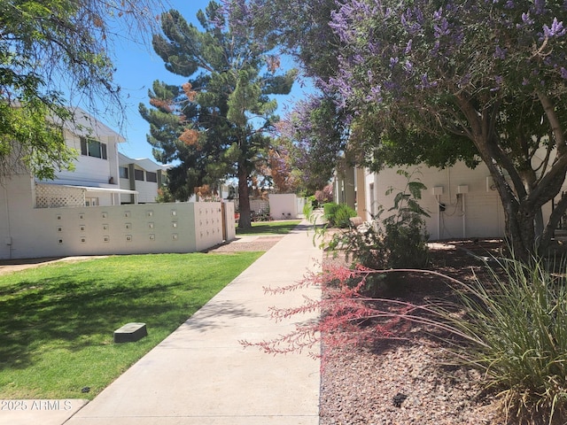 720 N 82nd St Unit E116, Scottsdale, AZ 85257 - view of property's community with a yard