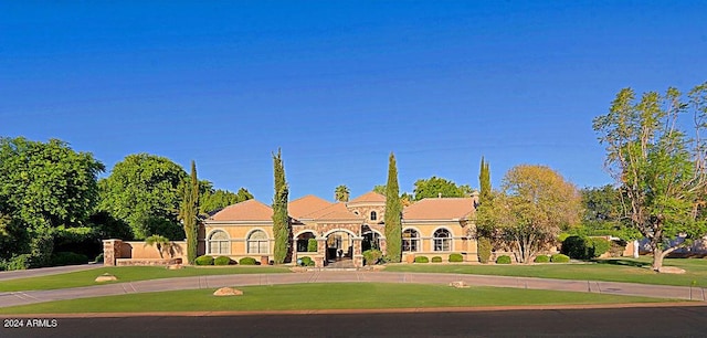 view of front facade with a front lawn