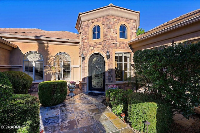 view of front of house featuring a patio