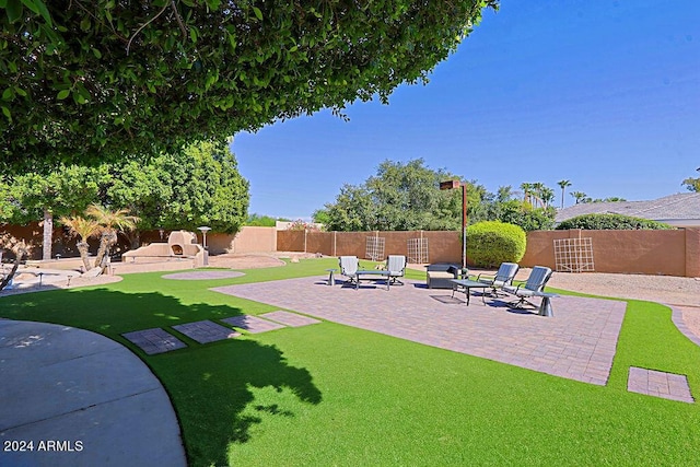 view of yard featuring a patio