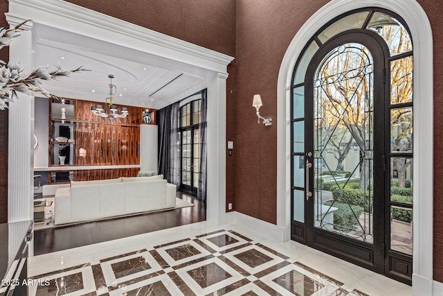 foyer featuring a notable chandelier