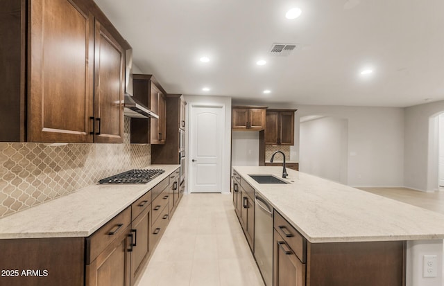 kitchen with tasteful backsplash, visible vents, recessed lighting, appliances with stainless steel finishes, and a sink