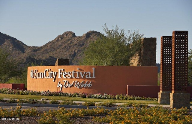 community / neighborhood sign featuring a mountain view