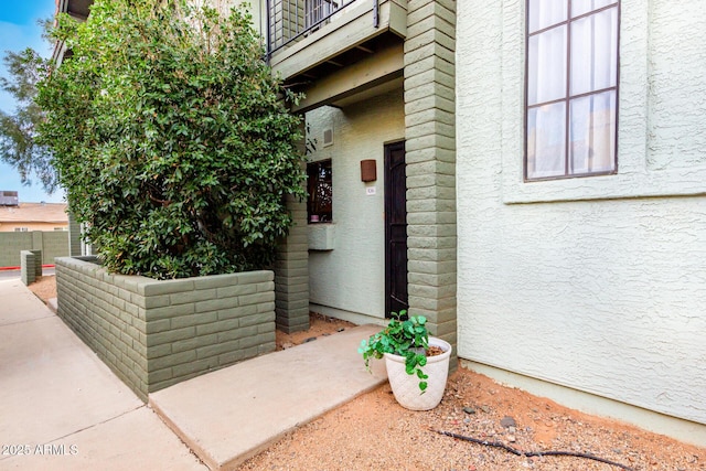 entrance to property featuring a balcony