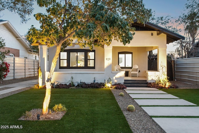 view of front facade featuring a yard and an outdoor fire pit