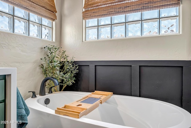 17493 W Arroyo Way, Goodyear, AZ 85338 - bathroom with a tub to relax in