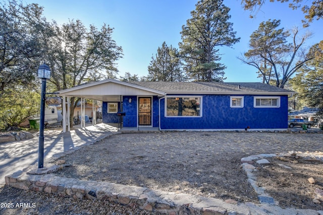 view of front facade with a carport