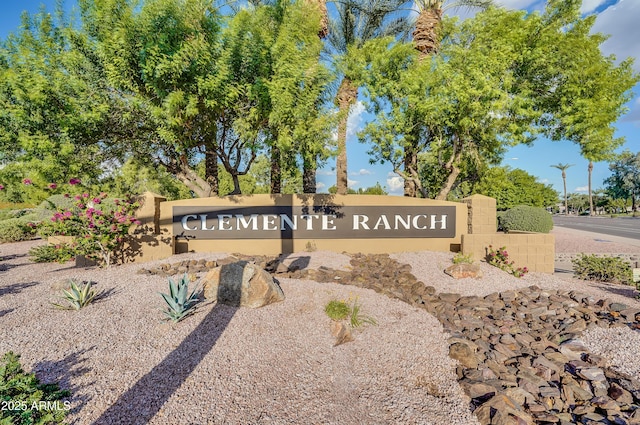 view of community / neighborhood sign
