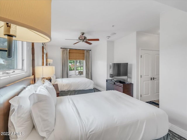 bedroom featuring ceiling fan