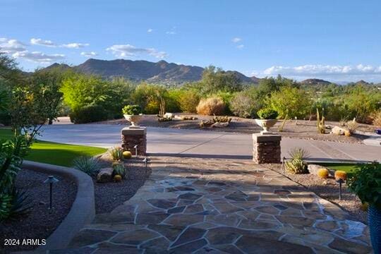 view of home's community featuring a mountain view