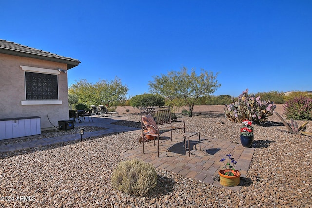 view of yard featuring a patio area