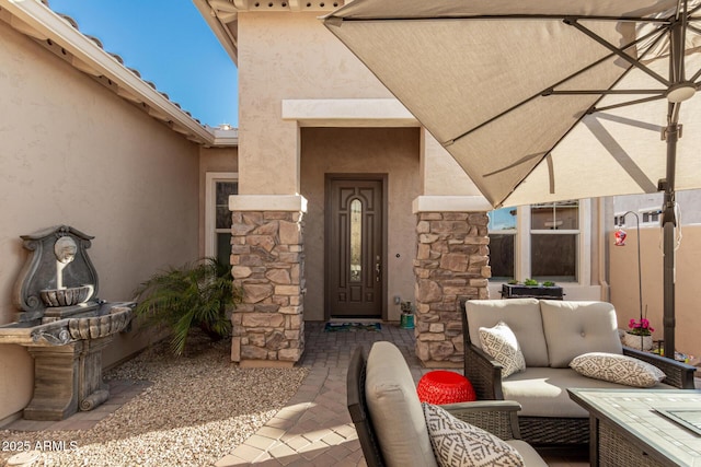 entrance to property featuring an outdoor living space