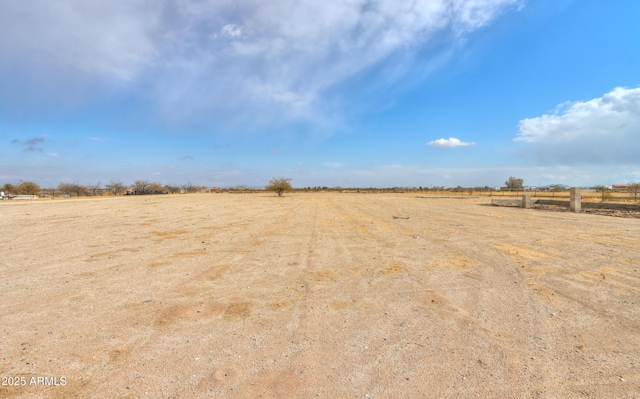 view of yard featuring a rural view