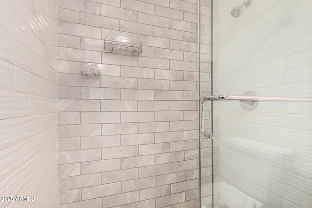 2059 E Brown Rd Unit 35, Mesa, AZ 85213 - bathroom featuring tiled shower