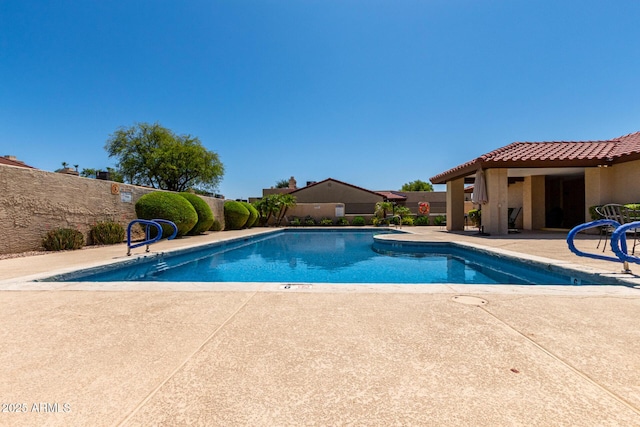 2059 E Brown Rd Unit 35, Mesa, AZ 85213 - community pool with a patio area and a fenced backyard