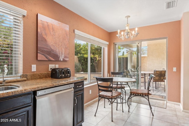 kitchen featuring visible vents, hanging light fixtures, a sink, a chandelier, and dishwasher