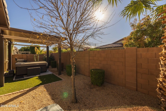 view of yard with a jacuzzi