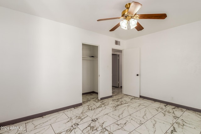 unfurnished bedroom featuring ceiling fan and a closet