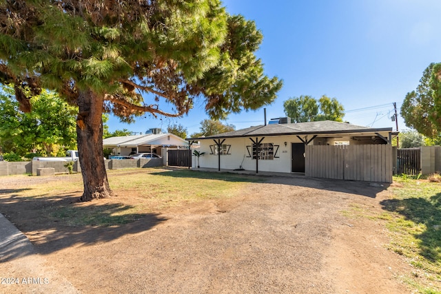 view of front of property