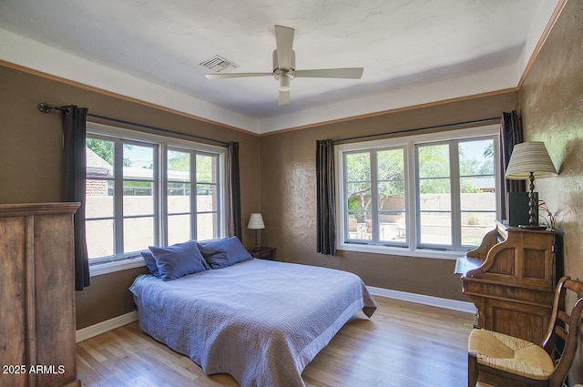 514 W Monte Vista Rd, Phoenix, AZ 85003 - bedroom featuring light wood-style flooring, baseboards, and a ceiling fan