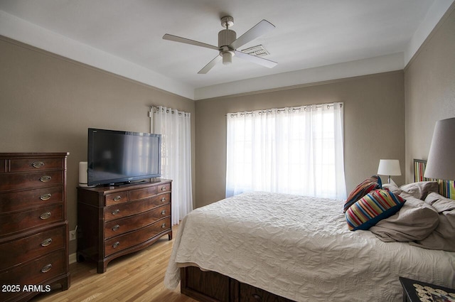514 W Monte Vista Rd, Phoenix, AZ 85003 - bedroom featuring light wood-type flooring and a ceiling fan