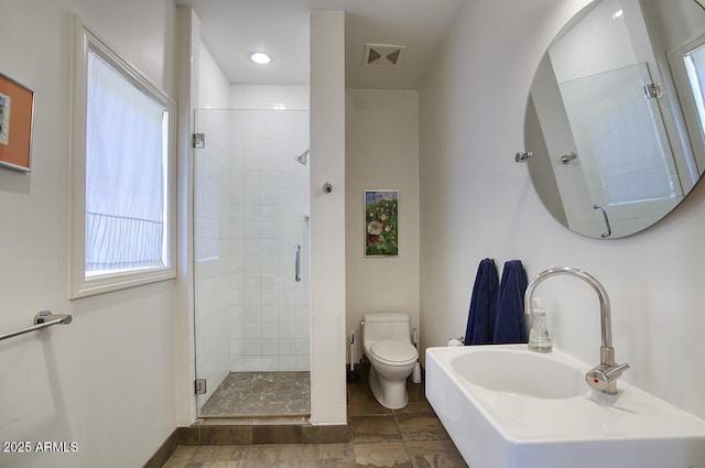 514 W Monte Vista Rd, Phoenix, AZ 85003 - bathroom featuring toilet, healthy amount of natural light, a shower stall, and baseboards