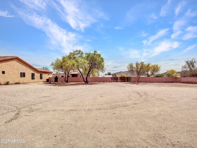2724 W Fernwood Dr, Phoenix, AZ 85086 - view of yard featuring fence
