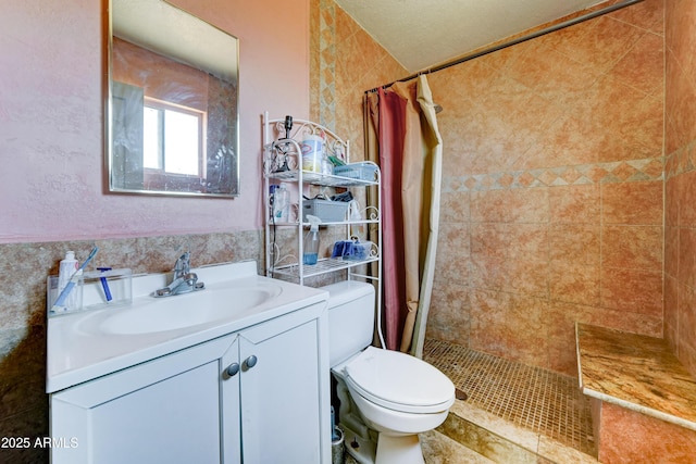 6541 N 54th Ave, Glendale, AZ 85301 - full bath with tiled shower, toilet, and vanity