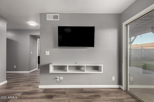 interior details with wood finished floors, visible vents, and baseboards