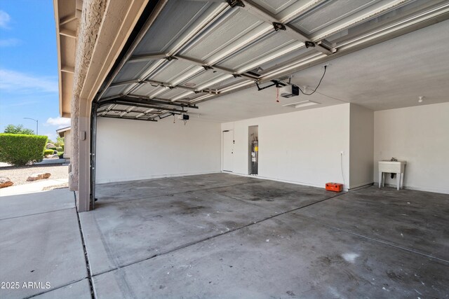 4439 W Cielo Grande, Glendale, AZ 85310 - garage featuring a garage door opener