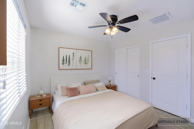 bedroom featuring a ceiling fan, visible vents, and a closet