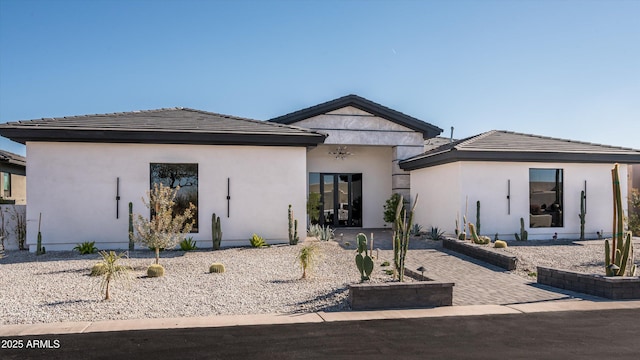 view of front of house featuring a patio and ceiling fan