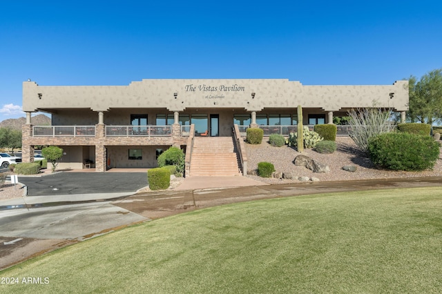 view of front of house with a front lawn