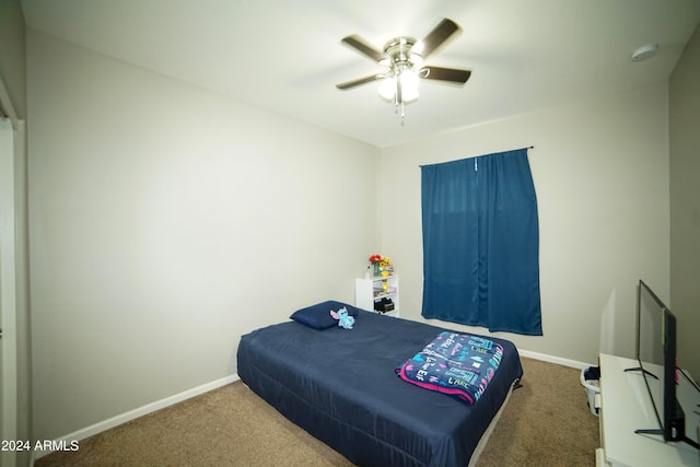 carpeted bedroom featuring ceiling fan